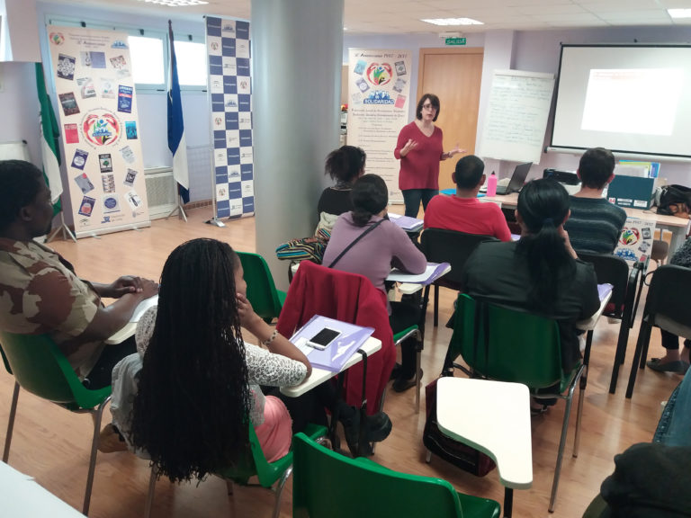 Mejora del idioma, nuevas tecnologías o primeros auxilios son algunas de las actividades formativas de CEAin para facilitar el acceso al empleo