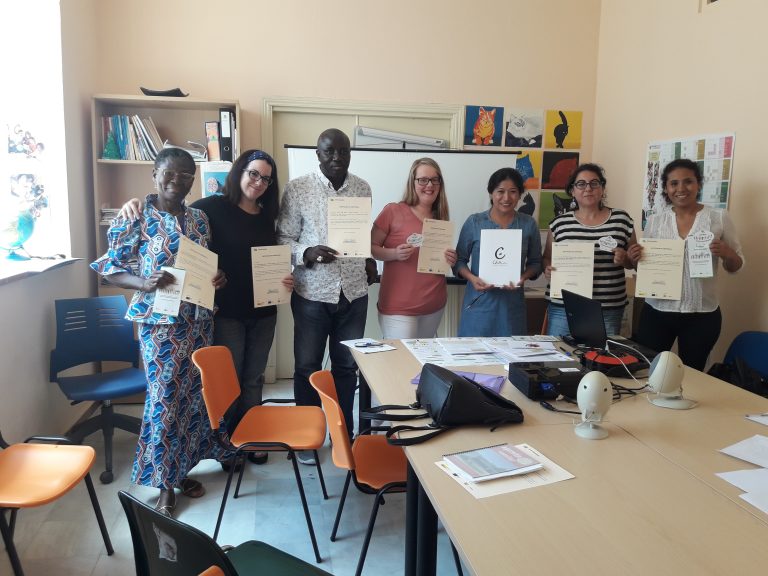 Formamos a nuevos agentes antirumor en el Banco del tiempo de CEAin